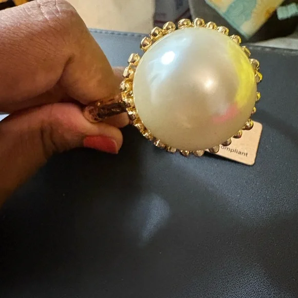 Elegant Gold and Faux Pearl Women's Statement Bracelet - Picture 2 of 4